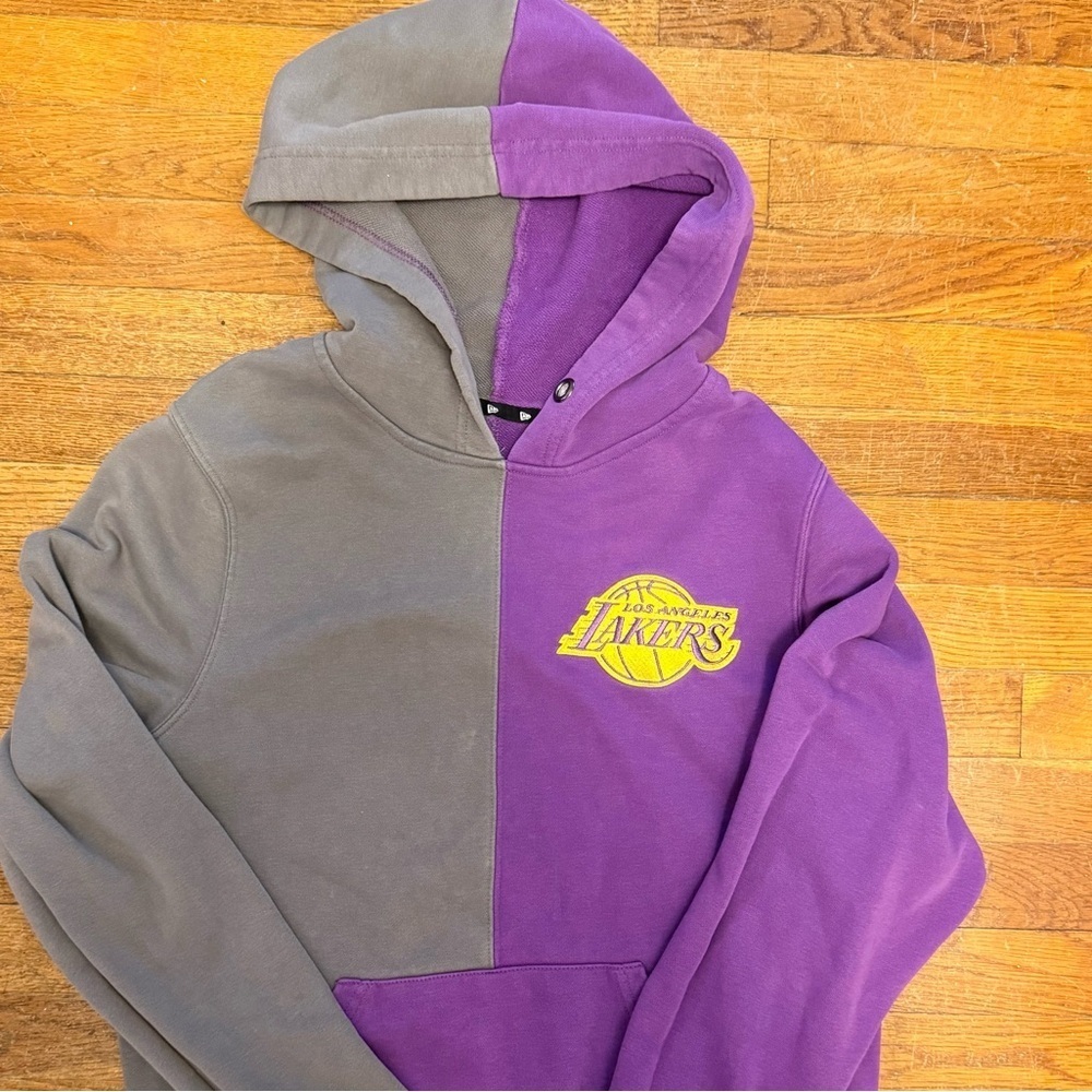 New Era Lakers Woman’s Hoodie Size Medium Purple